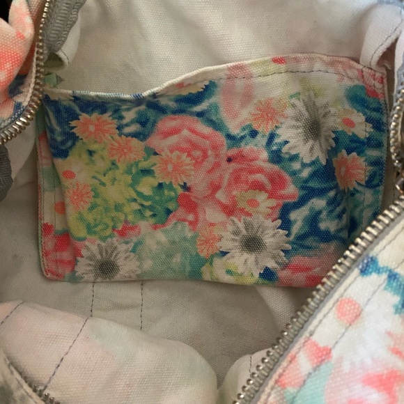 Multicolored with pastel flowers PINK duffle bag. - Picture 12 of 13